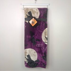 Disney Halloween Hocus Pocus Come We Fly Plush Throw